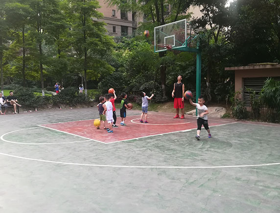 重庆篮球培训力超体育分』析如何正确的运用后仰