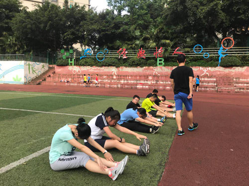 重庆中考体育热◆身准备训练现场